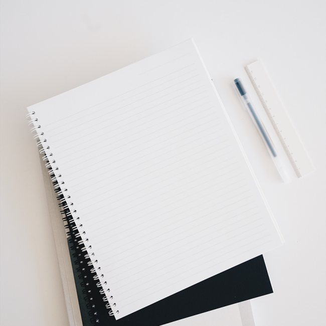 marissa-grootes-vdaJJbls3xE-unsplash papier pour rdv - Conseiller Gestionnaire de Patrimoine, Placement Financier Occitanie | cabinet jean michel Rousselot